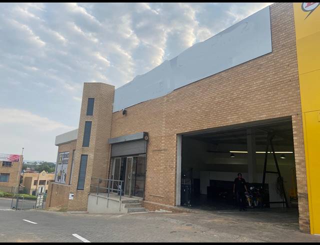 386M² WAREHOUSE TO LET IN RANDBURG CENTRAL